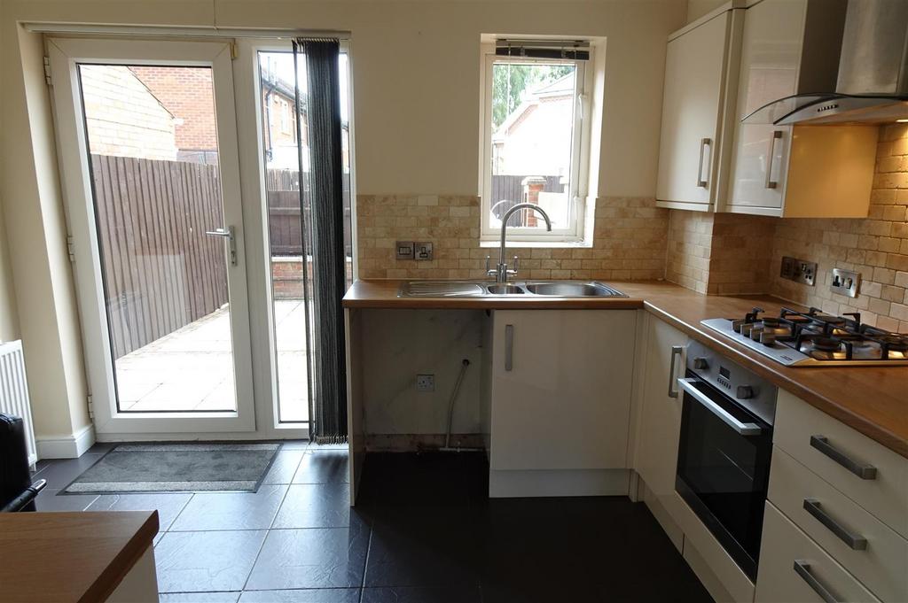 Additional kitchen photograph