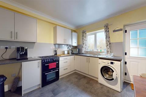 2 bedroom terraced house to rent, Hereford Road, Shrewsbury