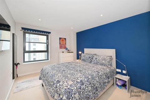 2 bedroom apartment for sale, Commercial Road, London, E14