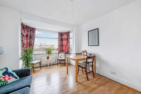 2 bedroom apartment for sale, Waverley Gardens, London, Ealing