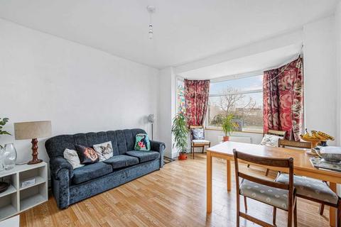 2 bedroom apartment for sale, Waverley Gardens, London, Ealing