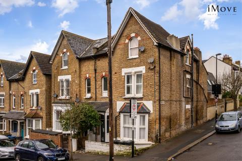 2 bedroom flat for sale, Rockmount Road, London SE19