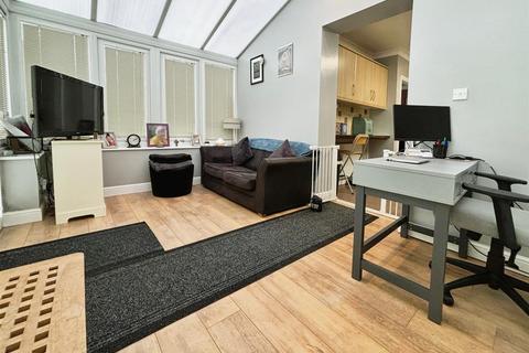 316 Leeds Road, Eccleshill, Bradford, BD2 3LQ