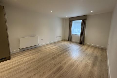 2 bedroom flat for sale, Godalming  * NO ONWARD CHAIN*
