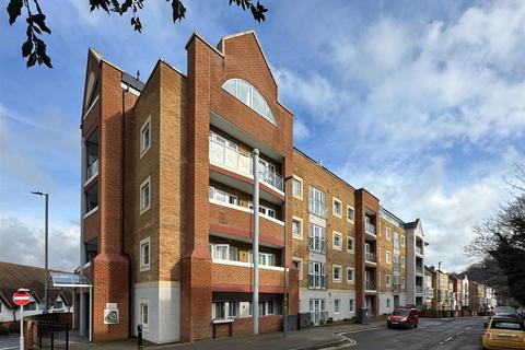 2 bedroom flat for sale, Godalming  * NO ONWARD CHAIN*