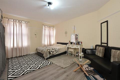 2 bedroom flat for sale, Green Lane, Dagenham, Essex