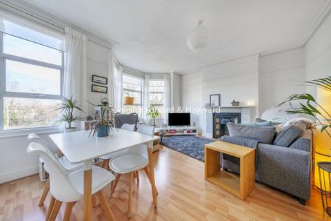 2 bedroom apartment to rent, Mayfield Road Crouch End N8