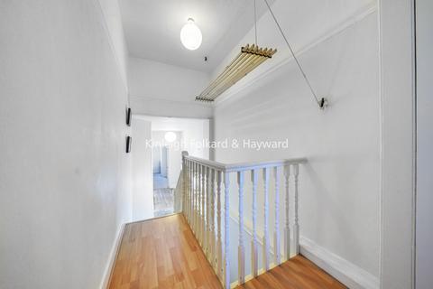 2 bedroom apartment to rent, Mayfield Road Crouch End N8