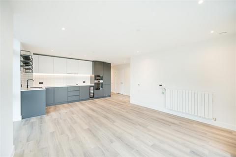 3 bedroom apartment to rent, Astell Road, London, SE3