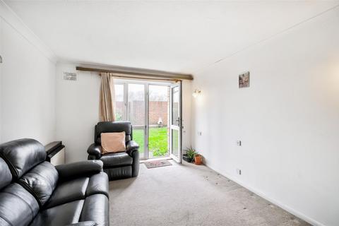 1 bedroom flat for sale, Cambridge Road, Wanstead