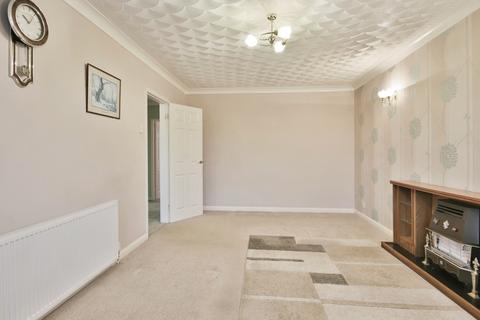 2 bedroom semi-detached bungalow for sale, Grandale, Hull,  HU7 4BL