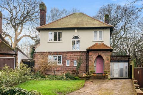 4 bedroom detached house for sale, Hinchley Close, Esher, KT10