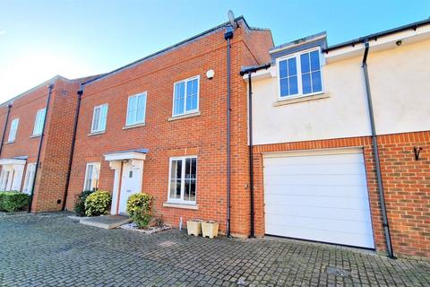 4 bedroom link detached house for sale, Priors Field, Bicknacre