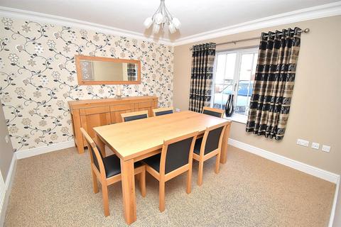 4 bedroom link detached house for sale, Priors Field, Bicknacre