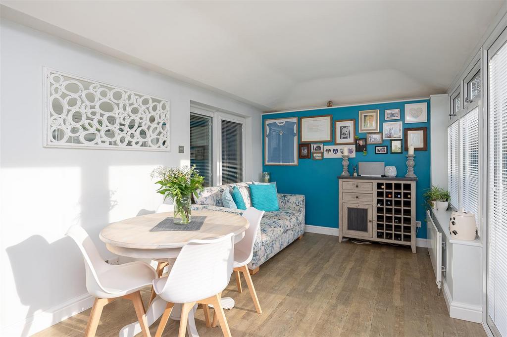 Kitchen dining