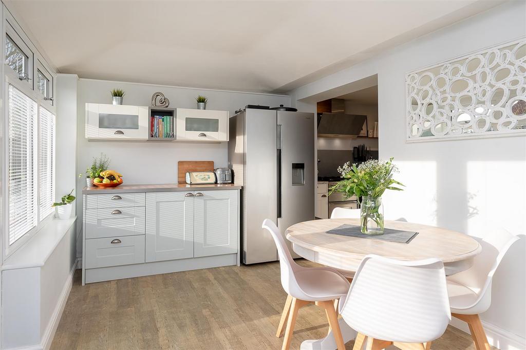 Kitchen dining