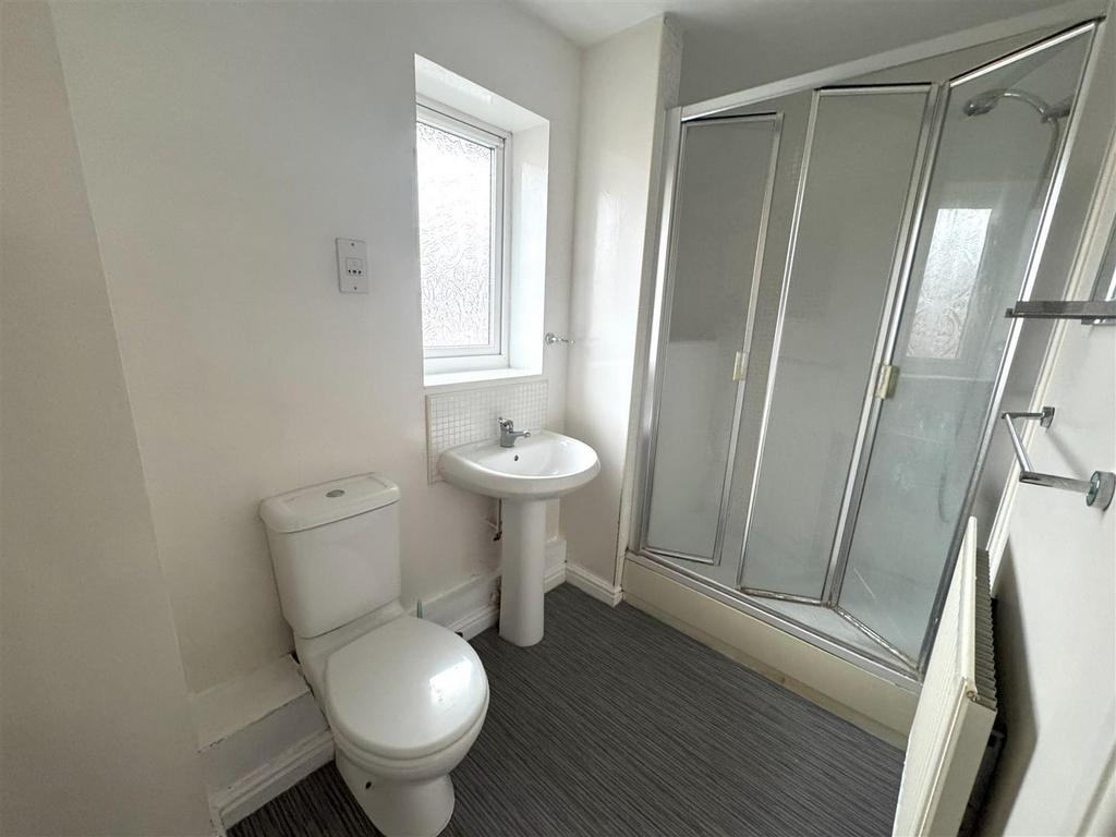 Bedroom One Ensuite.jpg