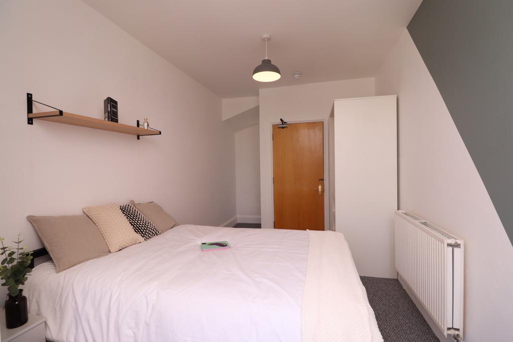 Regent-street-la1-1sq-964229