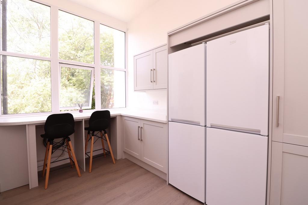 Regent-street-la1-1sq-964220