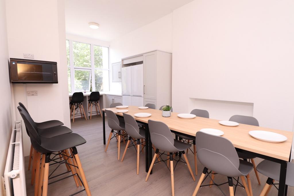 Regent-street-la1-1sq-964221