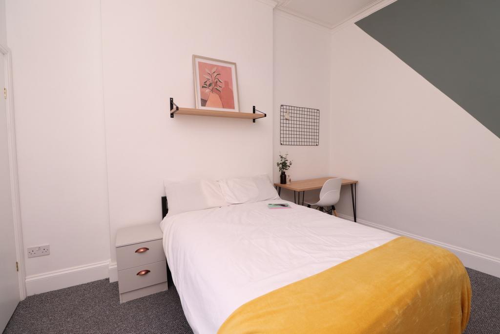Regent-street-la1-1sq-964224