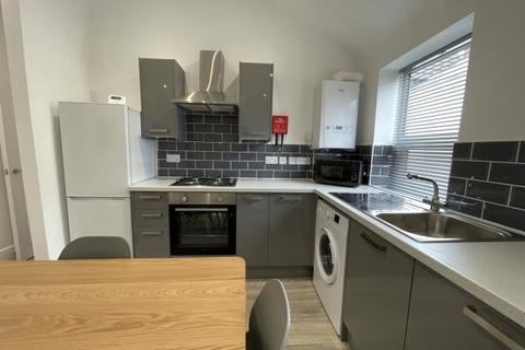 2 bedroom house share to rent, Portland Street