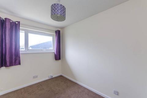 2 bedroom flat to rent, Hove Gardens, Sutton, SM1