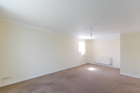 2 bedroom flat to rent, Hove Gardens, Sutton, SM1