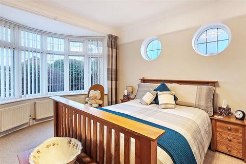 16 Amberley Road, Rustington, Littlehampton, BN16 2EF
