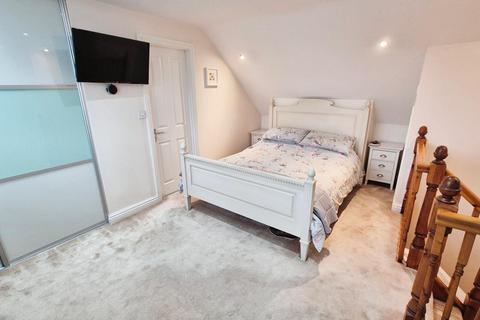20 Collins Road, Walsall, WS8 7AW