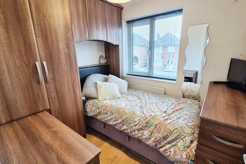 20 Collins Road, Walsall, WS8 7AW