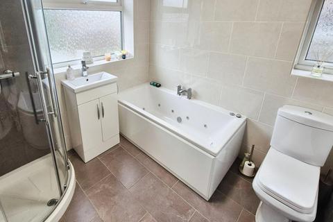 20 Collins Road, Walsall, WS8 7AW