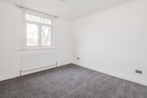 3 bedroom flat to rent, Beatrice Avenue Streatham SW16