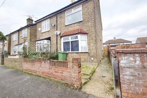 3 bedroom semi-detached house to rent, Birkbeck Road, Romford, RM7