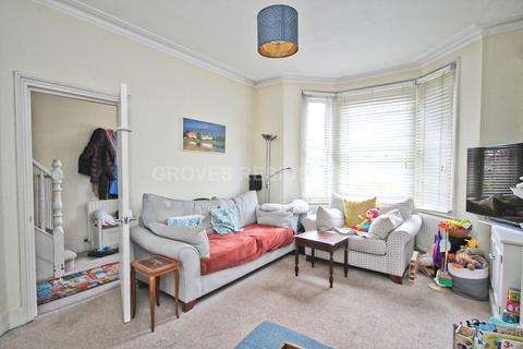 4 bedroom semi-detached house to rent, Kenwyn Road, London