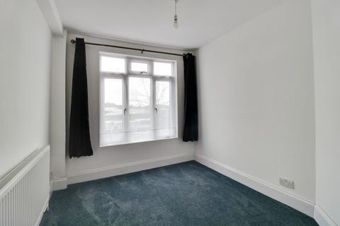 2 bedroom flat to rent, London Road, Leigh-on-sea, SS9