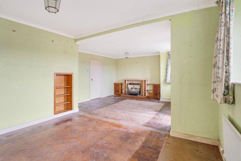 Sitting/Dining Room.