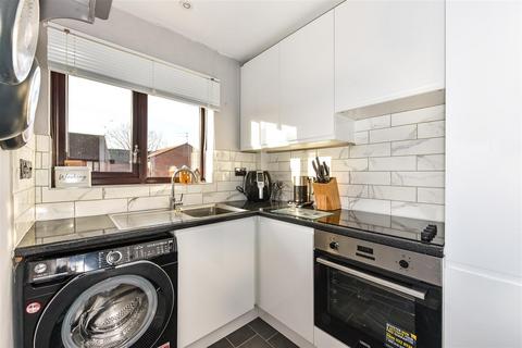 1 bedroom flat for sale, Honeywood Close, Portsmouth