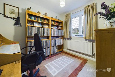 5 Mallens Croft, Bramshall, Uttoxeter, ST14 5NG