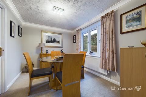 5 Mallens Croft, Bramshall, Uttoxeter, ST14 5NG