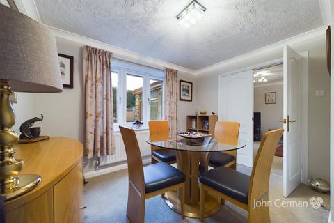 5 Mallens Croft, Bramshall, Uttoxeter, ST14 5NG