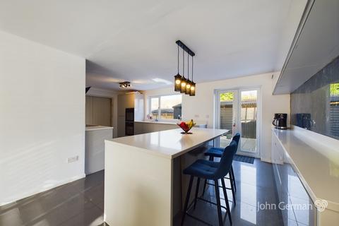 8 Henhurst Ridge, Burton-on-trent, DE13 9TQ
