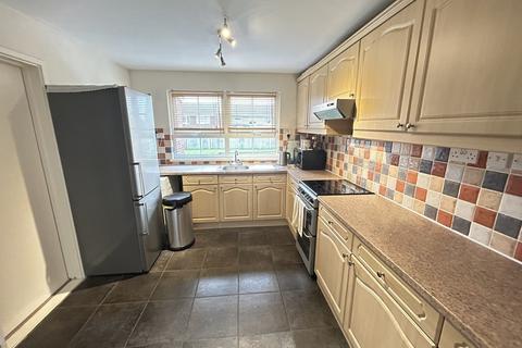 4 bedroom detached house to rent, St Augustus Close, West Bromwich