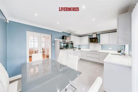 203 Chastilian Road, Crayford, Dartford, DA1 3LW