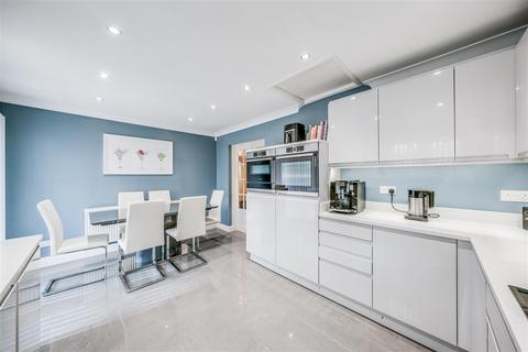 203 Chastilian Road, Crayford, Dartford, DA1 3LW
