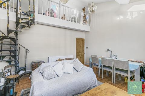 2 bedroom flat for sale, Radcliffe Road, N21