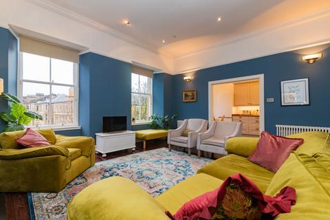 4 bedroom apartment to rent, Buckingham Terrace, Glasgow