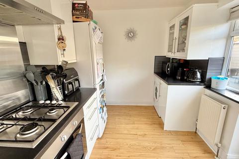 2 bedroom maisonette for sale, Mountside, Stanmore HA7