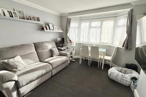 2 bedroom maisonette for sale, Mountside, Stanmore HA7