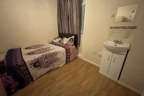 1 bedroom house of multiple occupation to rent, Chalkhill road